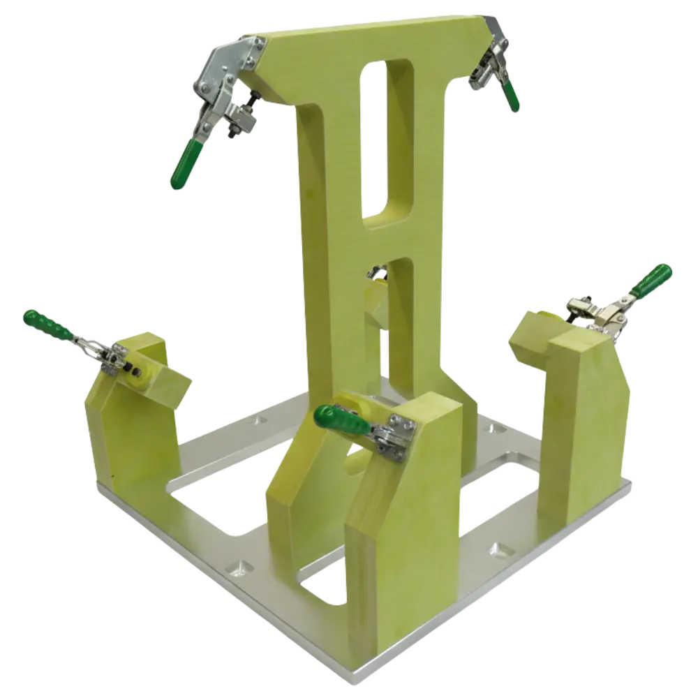 Vorrichtung aus gelb lackiertem Metall für die Fertigungs- oder Messaufnahme